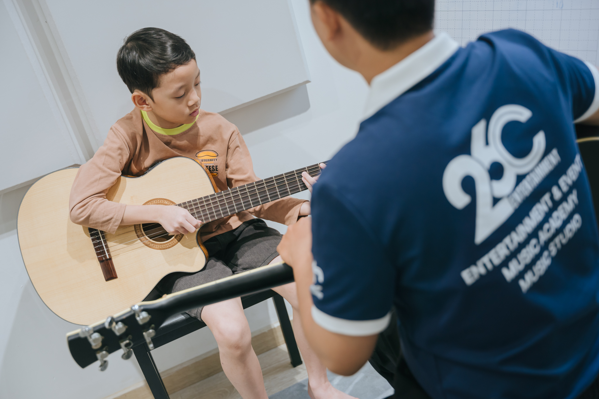 Lớp học guitar cơ bản vào cuối tuần