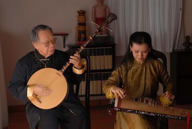 Lớp học đàn tranh cho người lớn