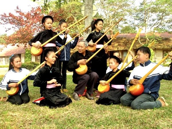 Lớp học đàn tranh cho người lớn