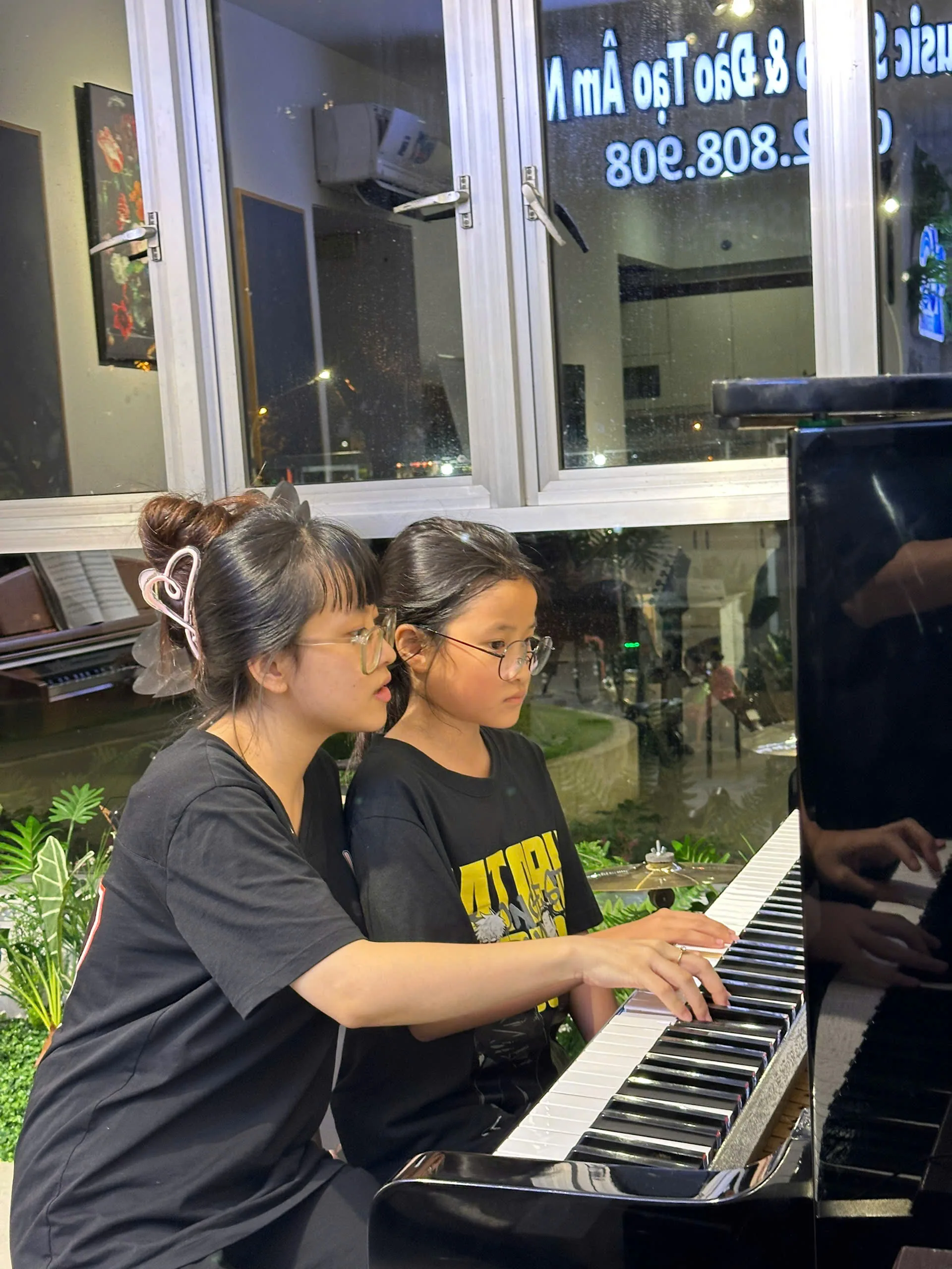 Lớp học piano - nguồn 26C