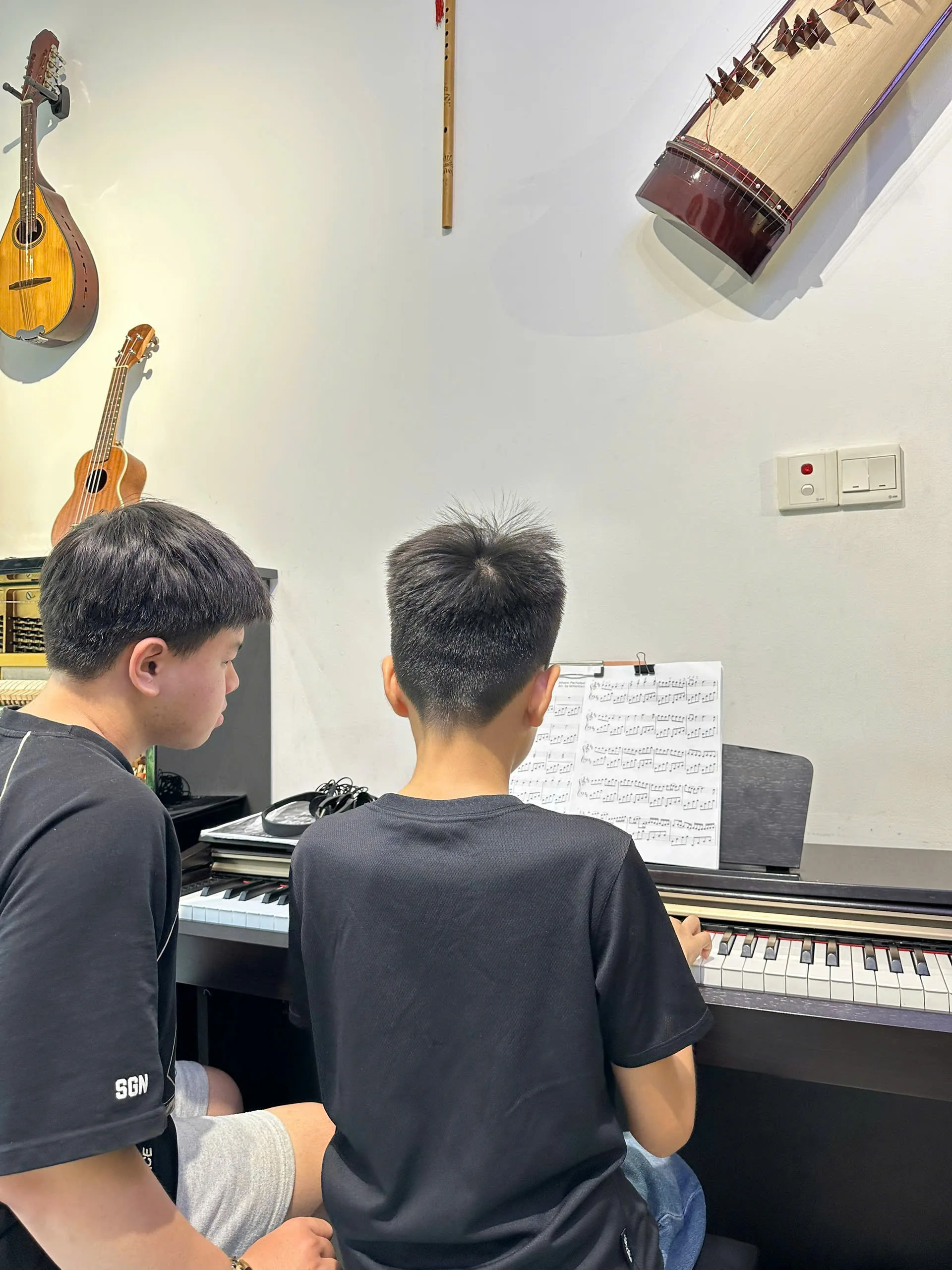 Học piano
