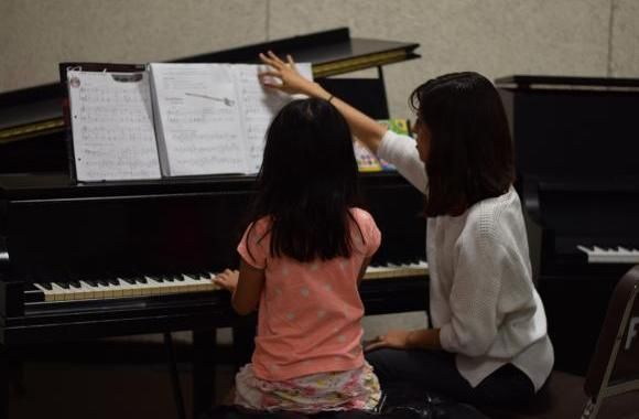 Học piano