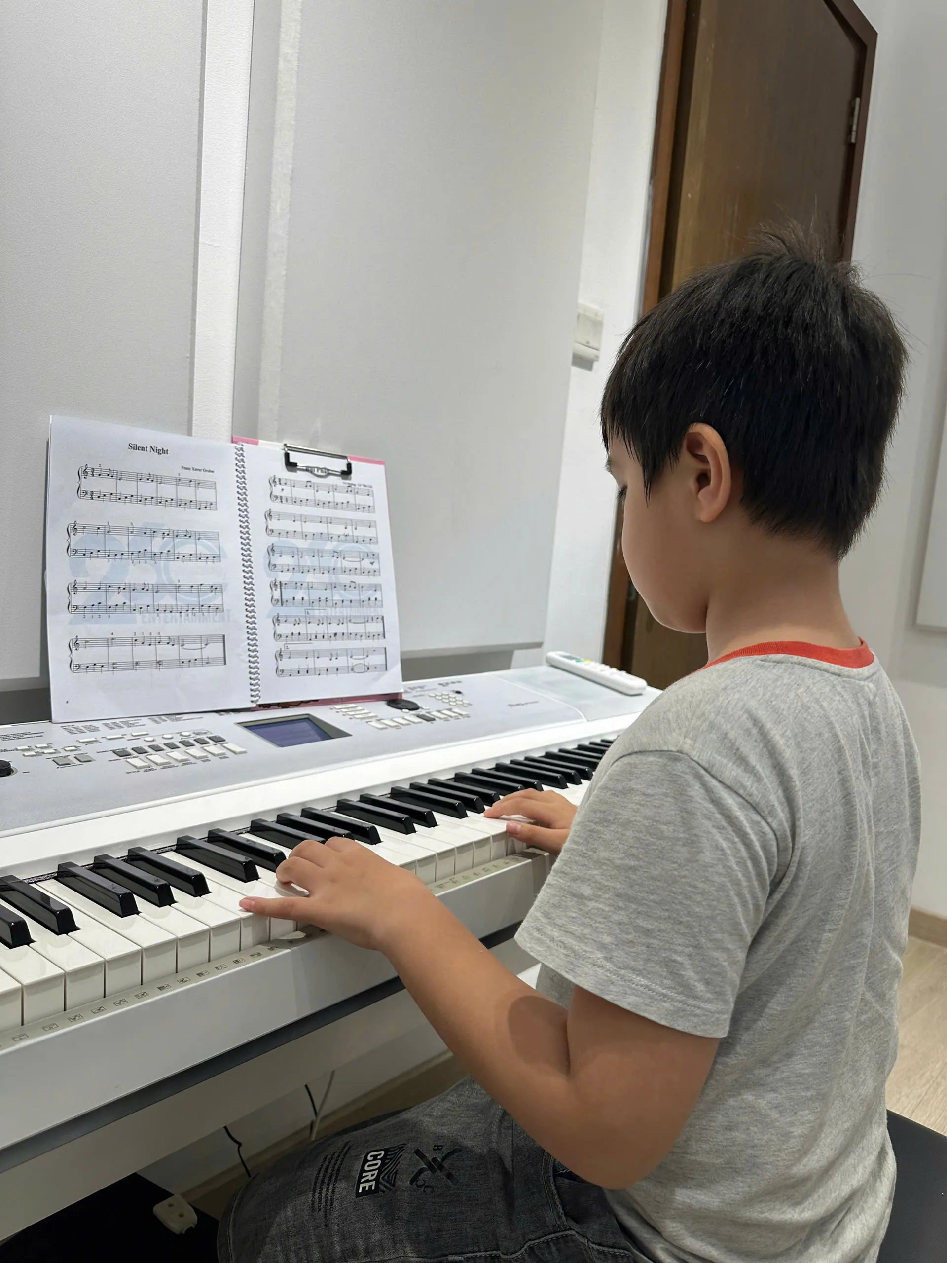 Lớp học piano - nguồn 26C