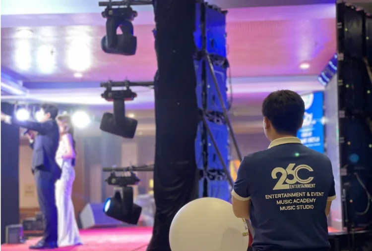Tổ chức sự kiện