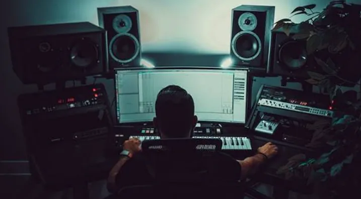 Sáng tác nhạc chờ thương hiệu